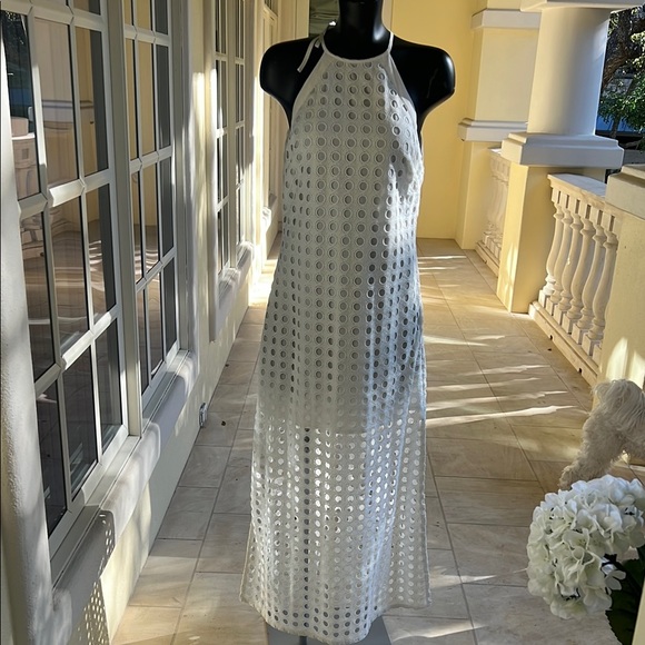 Elegant White Halter Dress - Picture 1 of 5